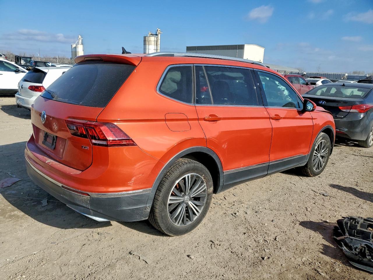 2018 Volkswagen Tiguan - Фото 3