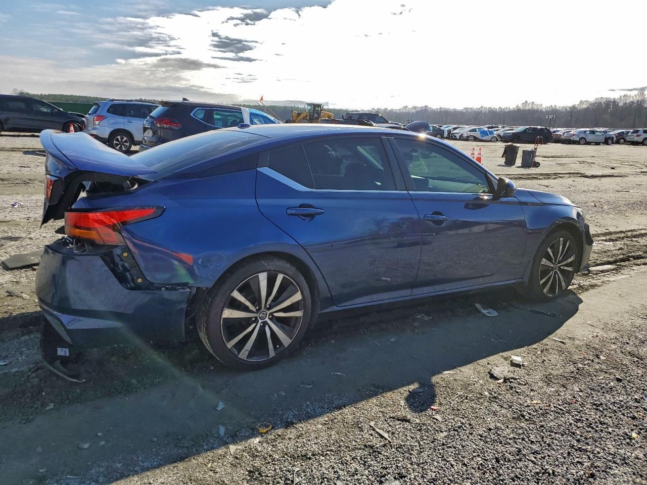 2019 Nissan Altima Sr - Фото 3