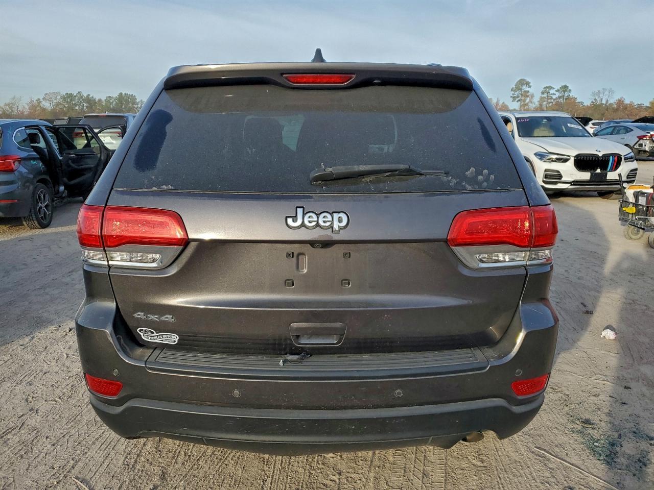 2017 Jeep Grand Cherokee Laredo - Image 6