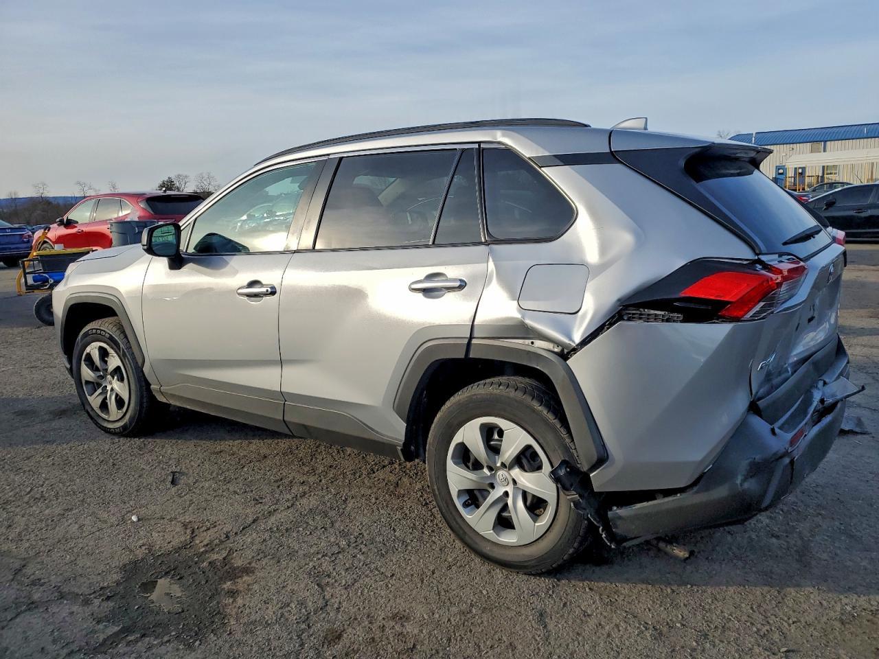 2021 Toyota Rav4 Le - Фото 2