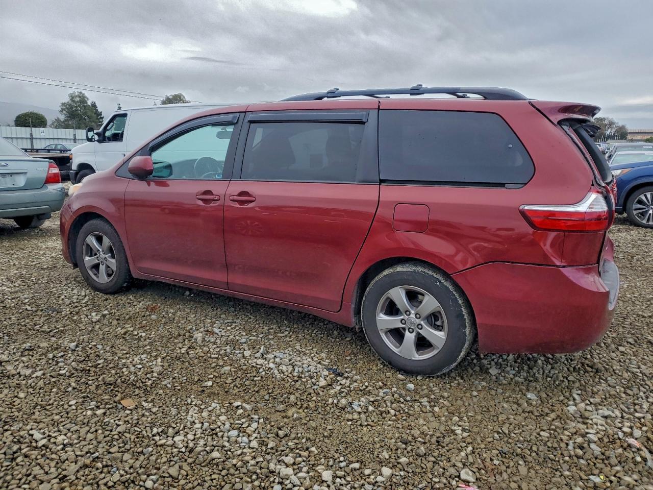 2017 Toyota Sienna Le - Фото 2