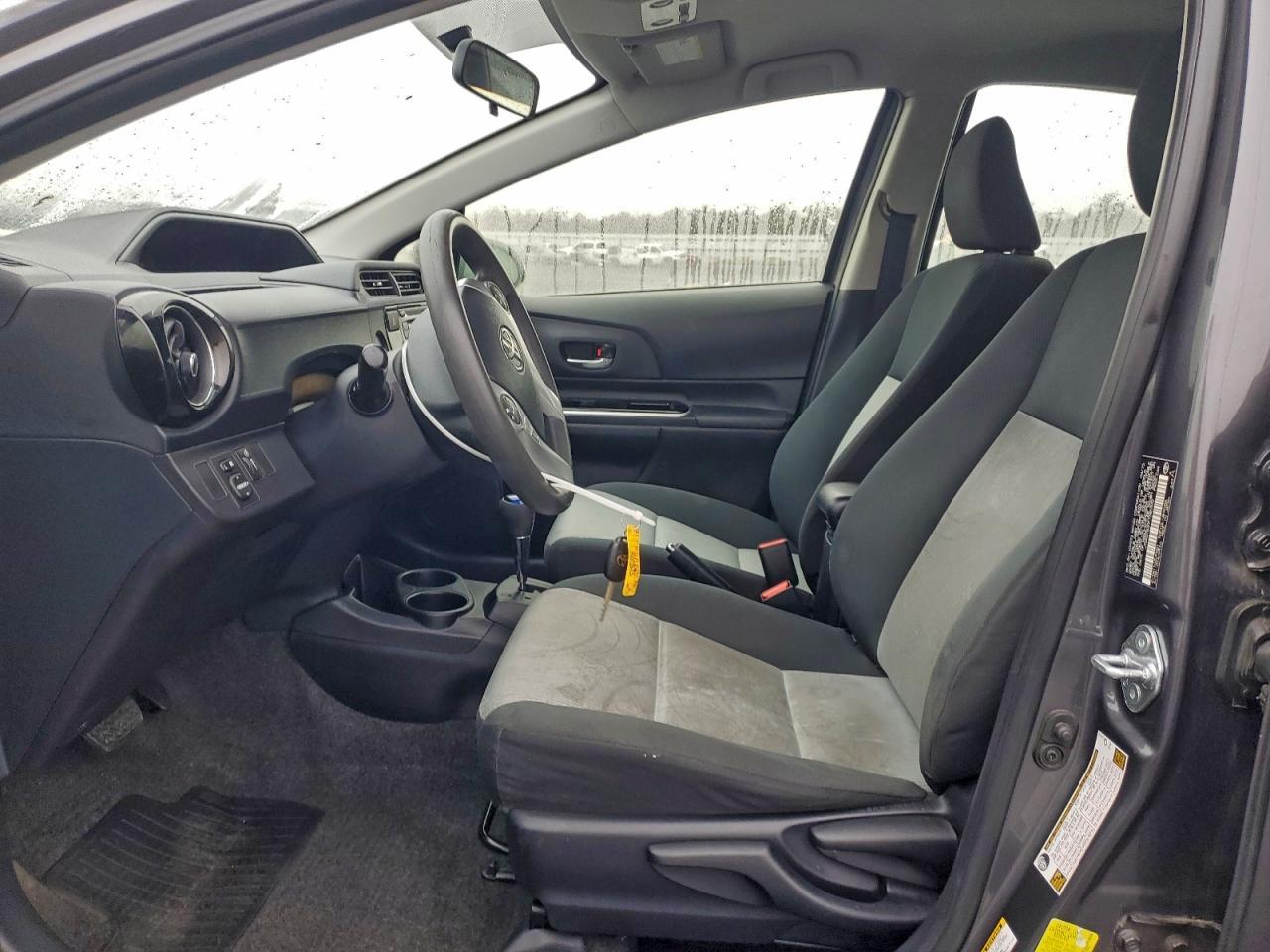 2015 Toyota Prius C - Фото 7