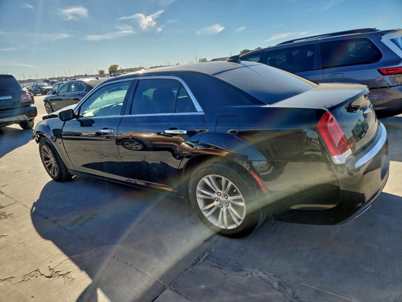 2016 Chrysler 300C - Фото 2