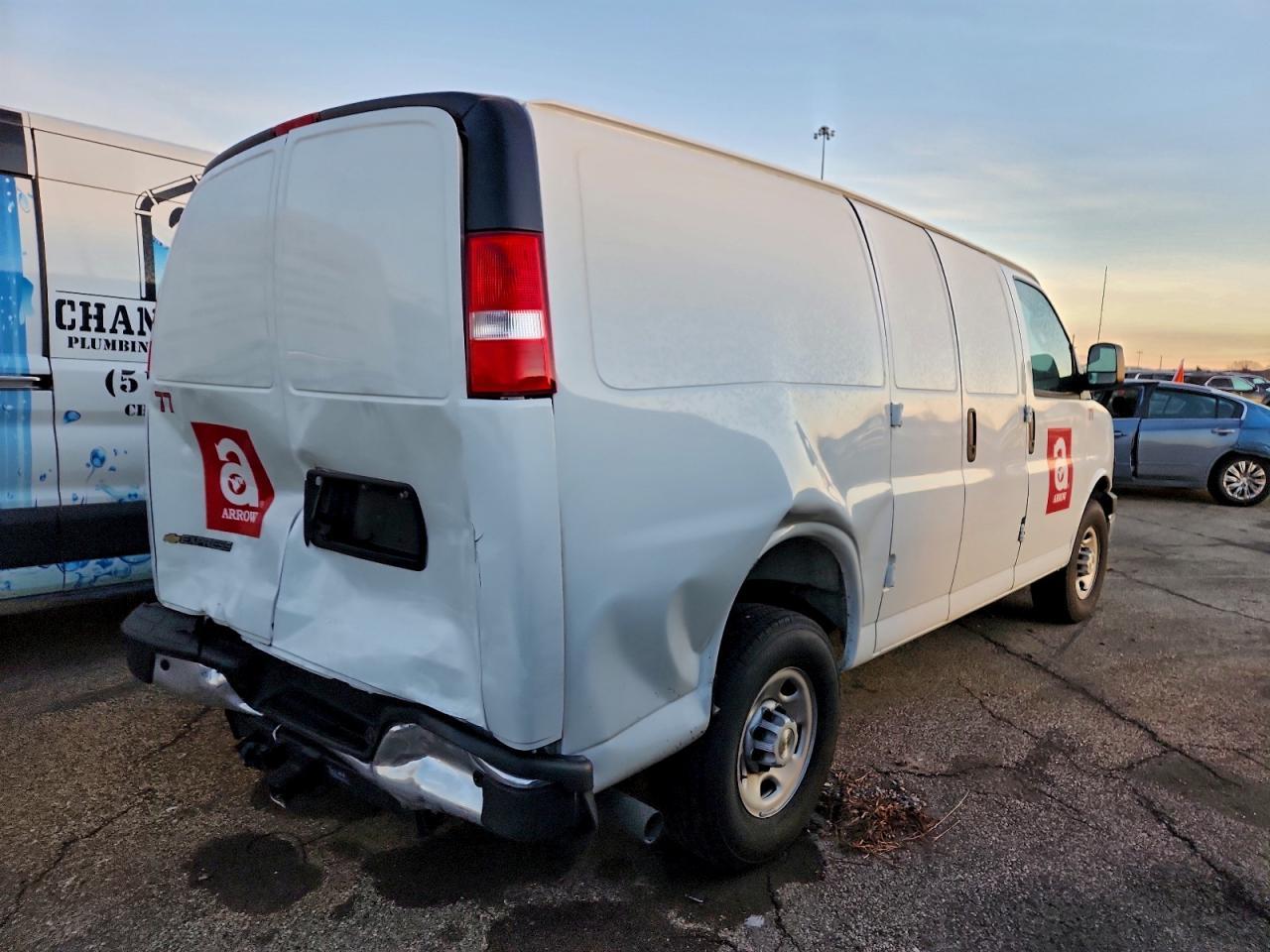 2025 Chevrolet Express G2500 Delivery Van - Фото 3