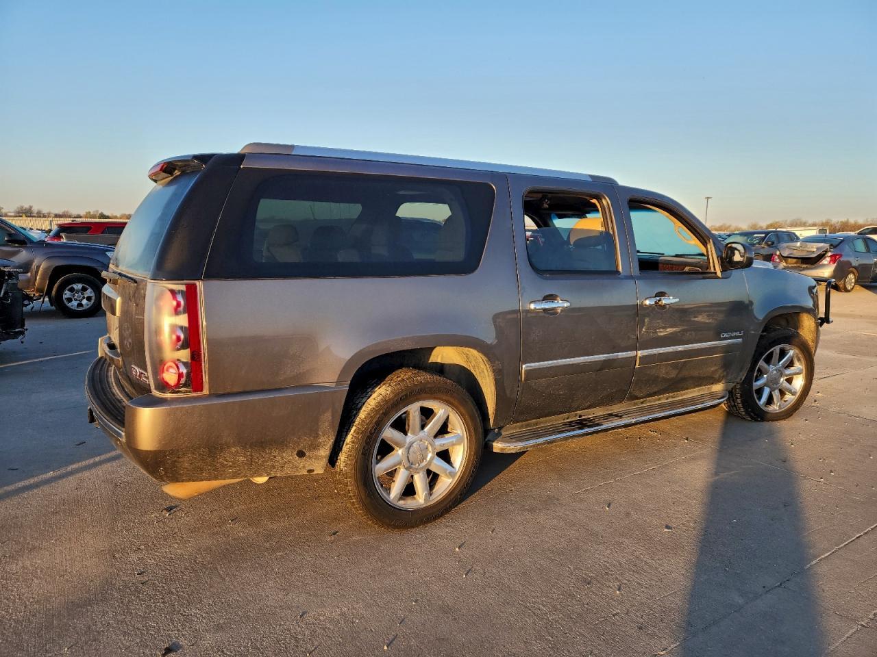 2011 GMC Yukon Xl Denali - Image 3