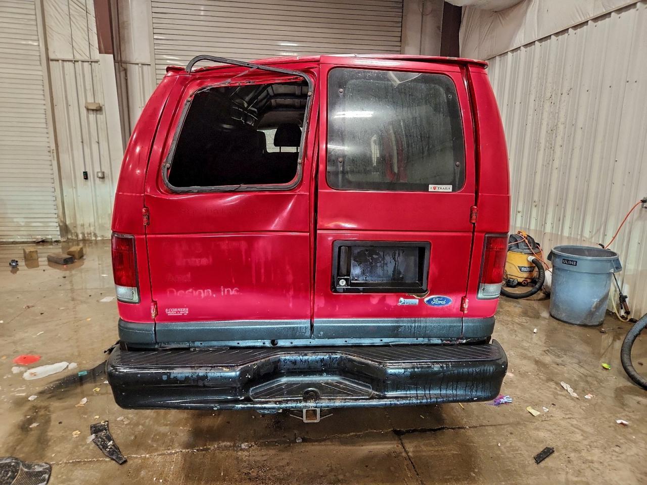 2010 Ford Econoline E350 Super Duty Van - Фото 6