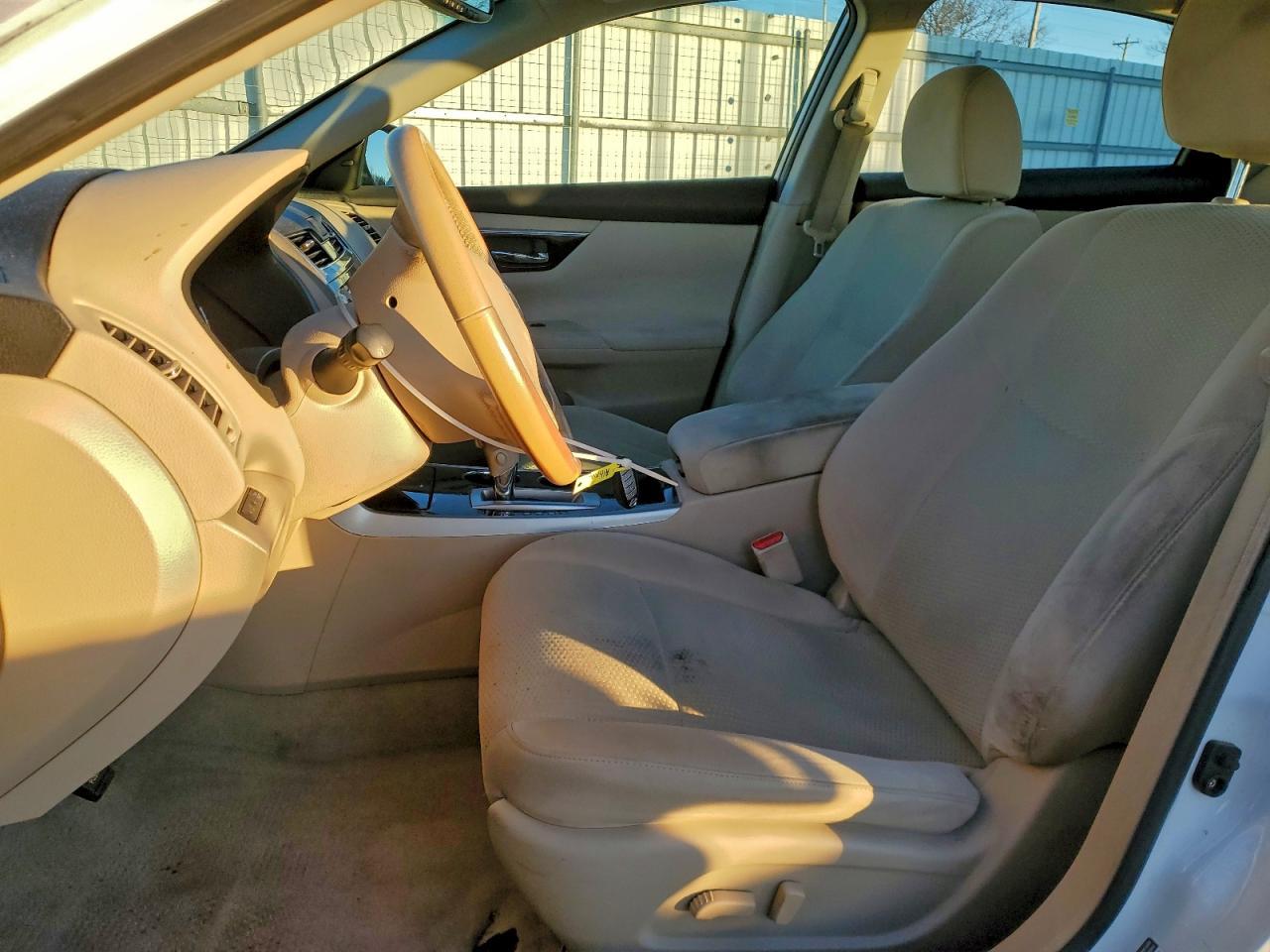 2014 Niss Altima 2.5 - Image 7