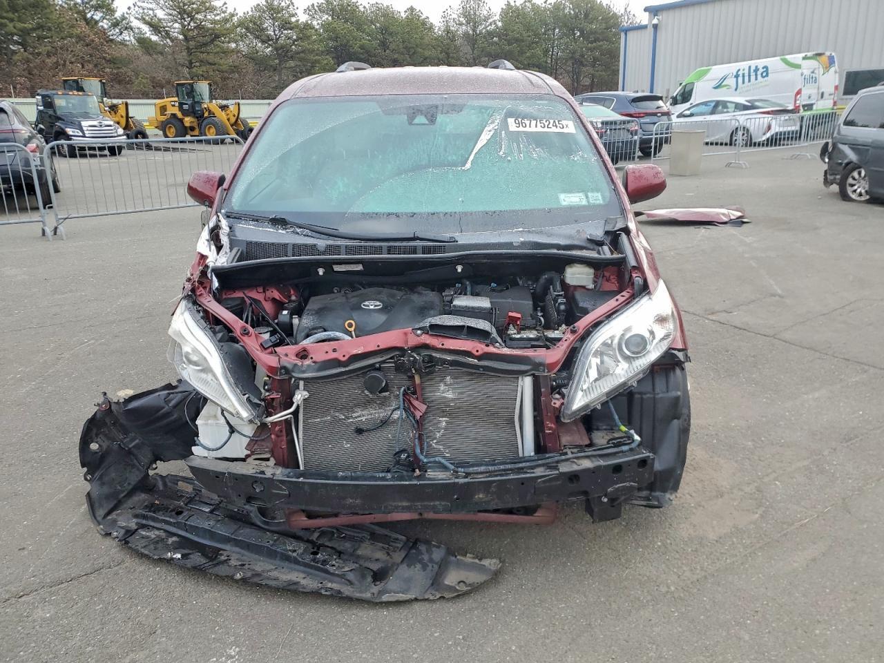 2020 Toyota Sienna Le - Image 5