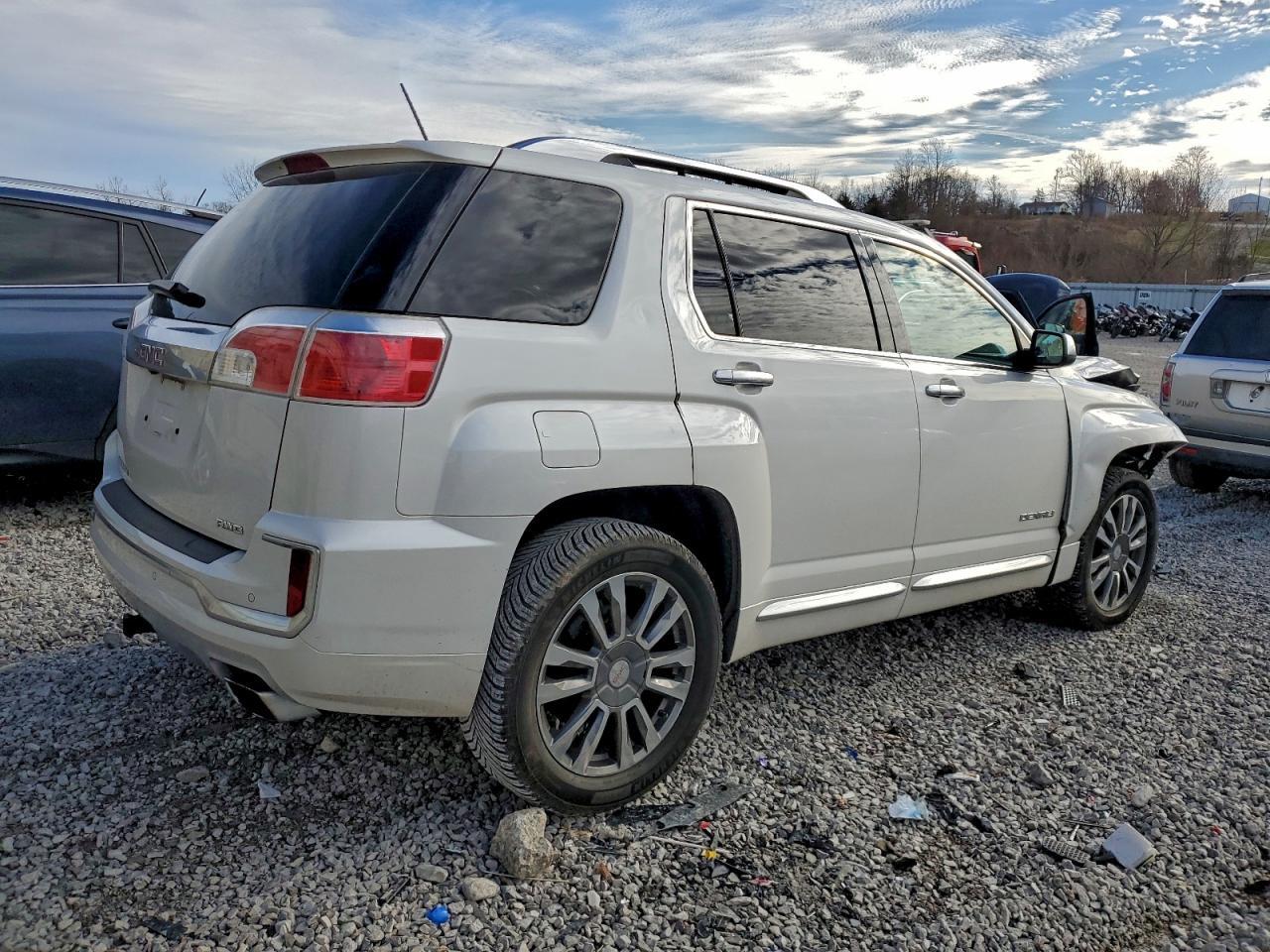 2017 GMC Terrain Denali - Фото 3