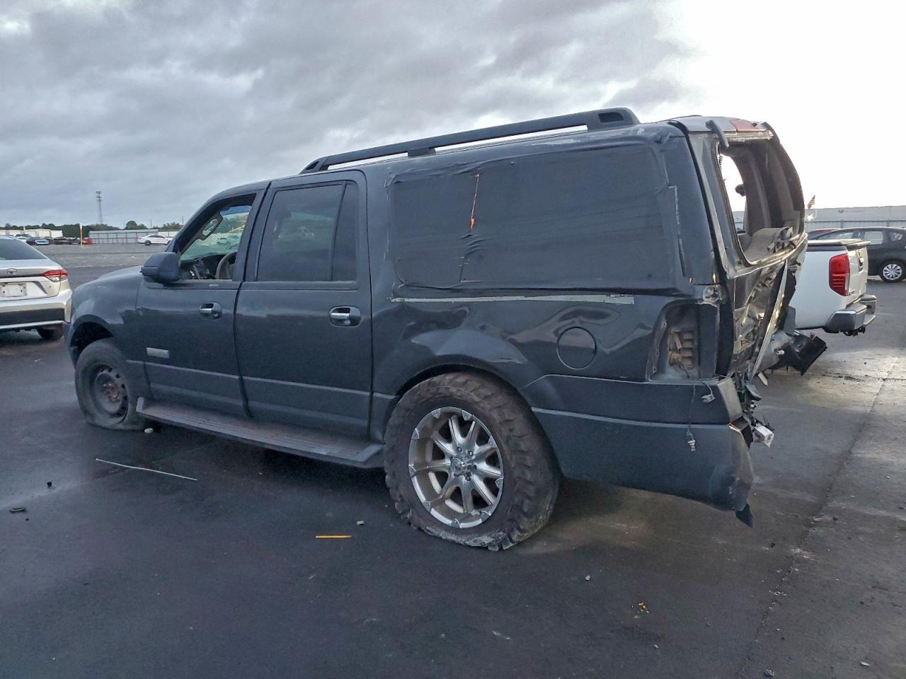 2007 Ford Expedition El Xlt - Image 2