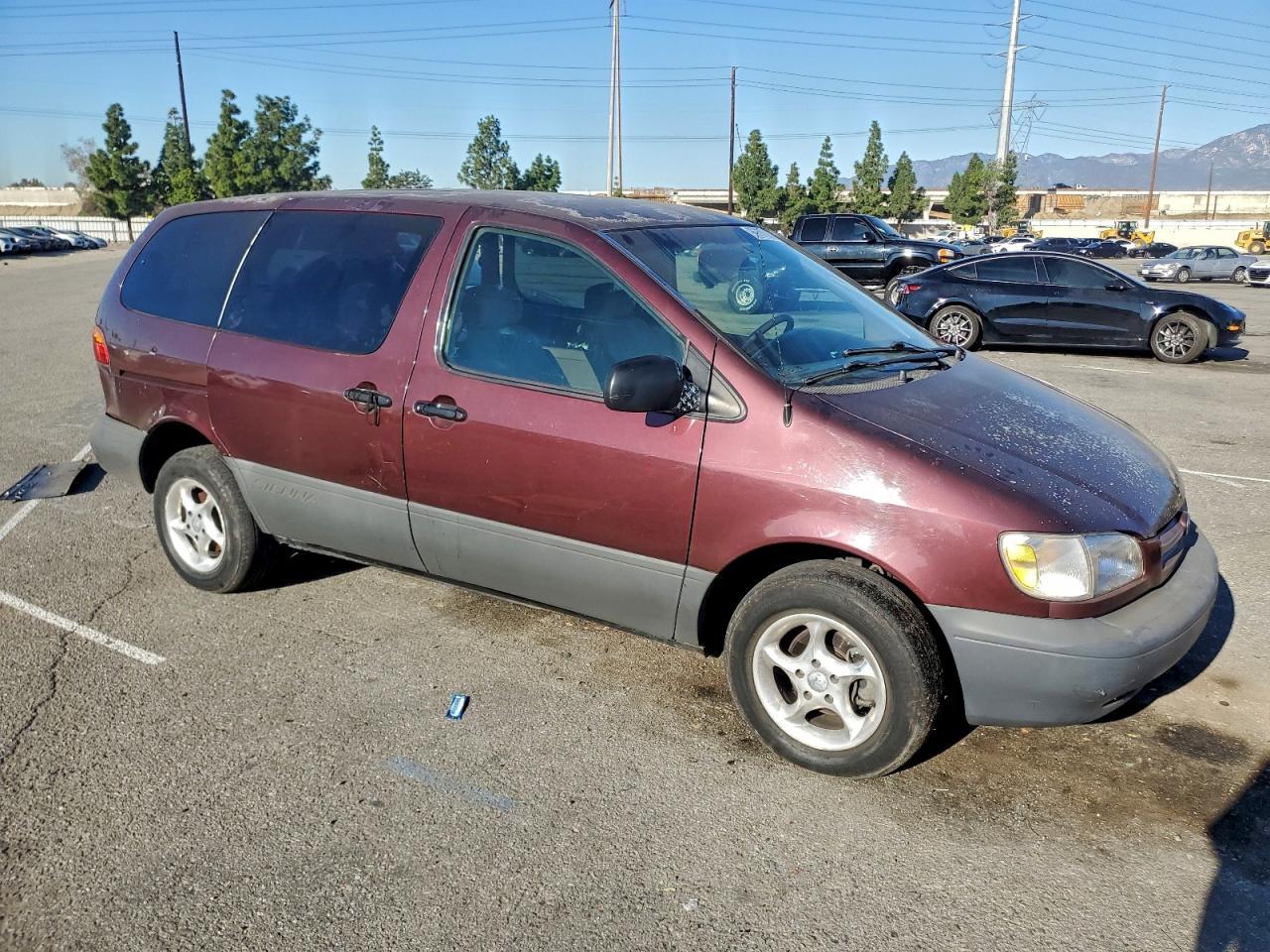 1998 Toyota Sienna Le - Фото 4