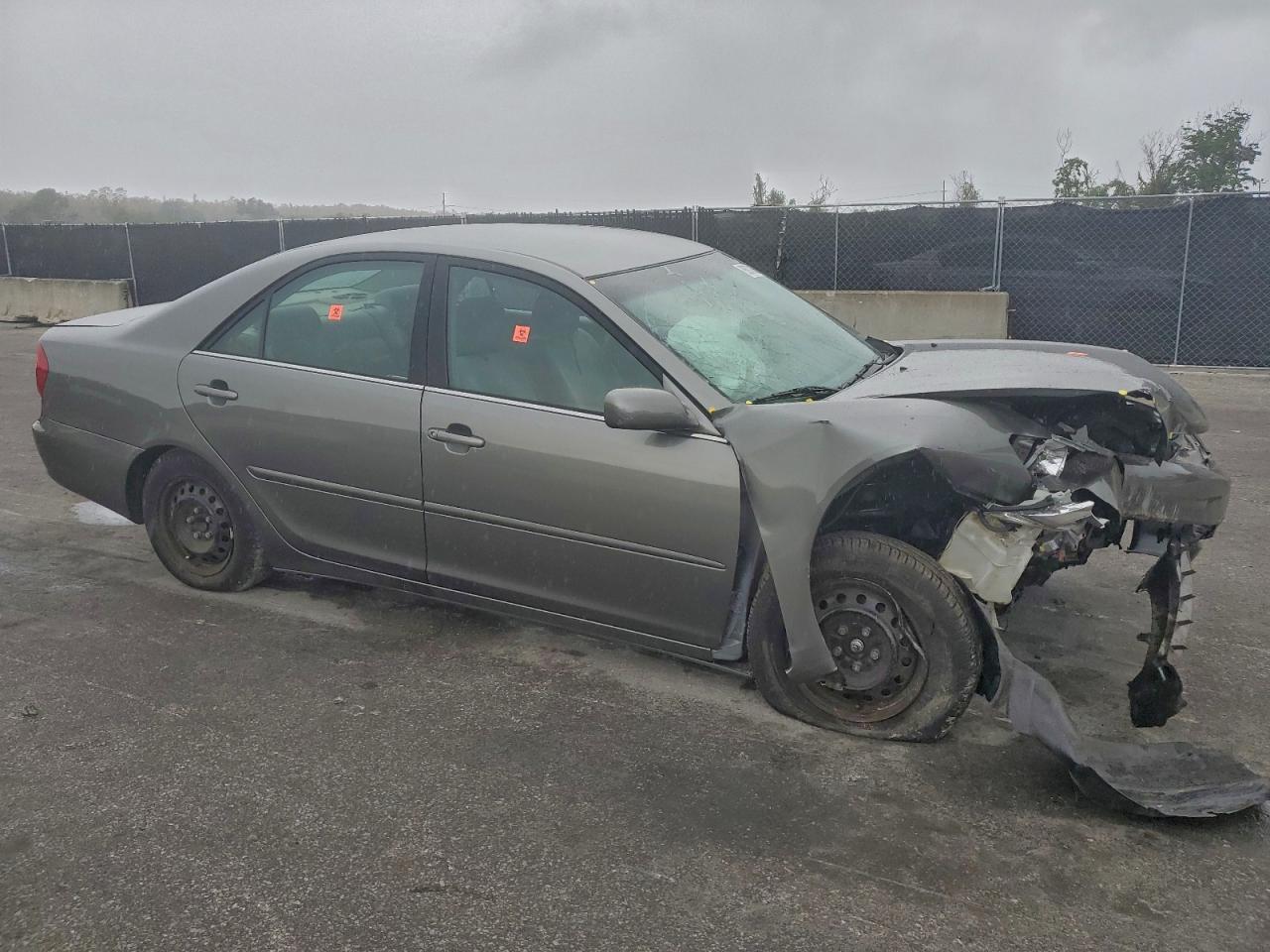 2002 Toyota Camry Le - Фото 4