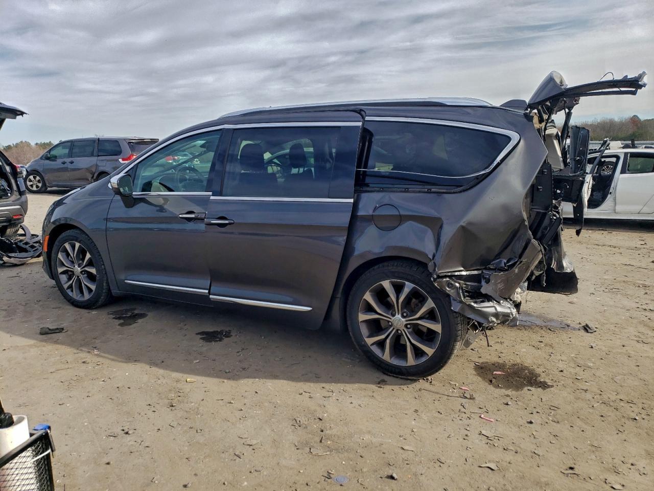 2017 Chrysler Pacifica Limited - Фото 2