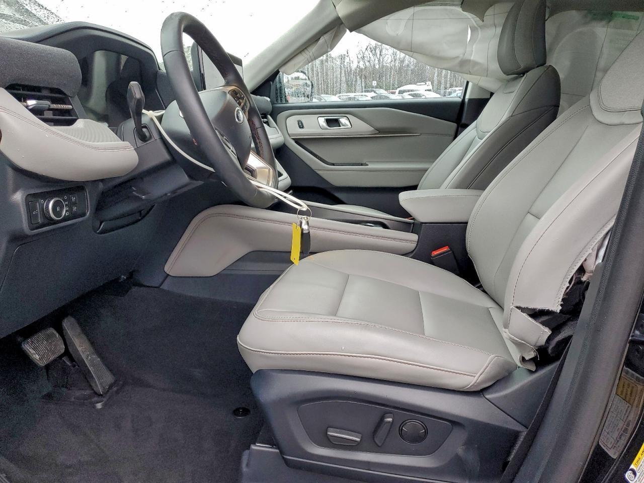 2025 Ford Explorer Active - Фото 7