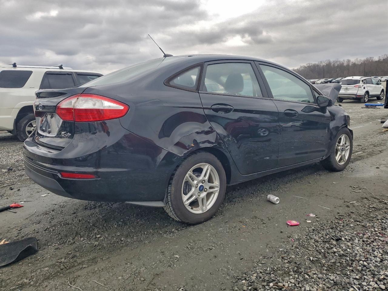 2017 Ford Fiesta Se - Фото 3