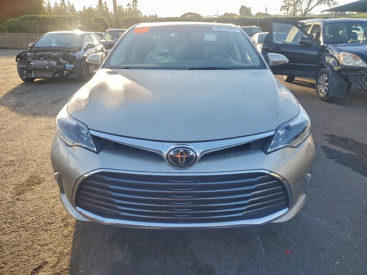 2017 Toyota Avalon - Image 5