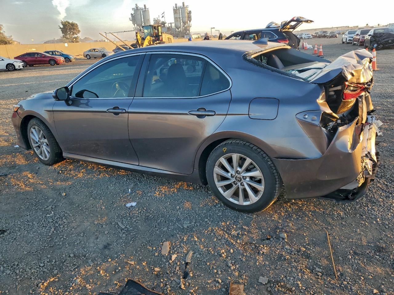 2024 Toyota Camry Le - Фото 2