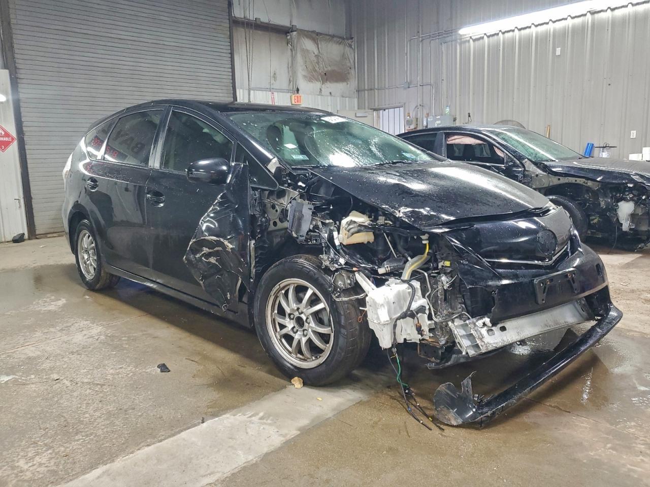 2014 Toyota Prius V Three - Фото 4