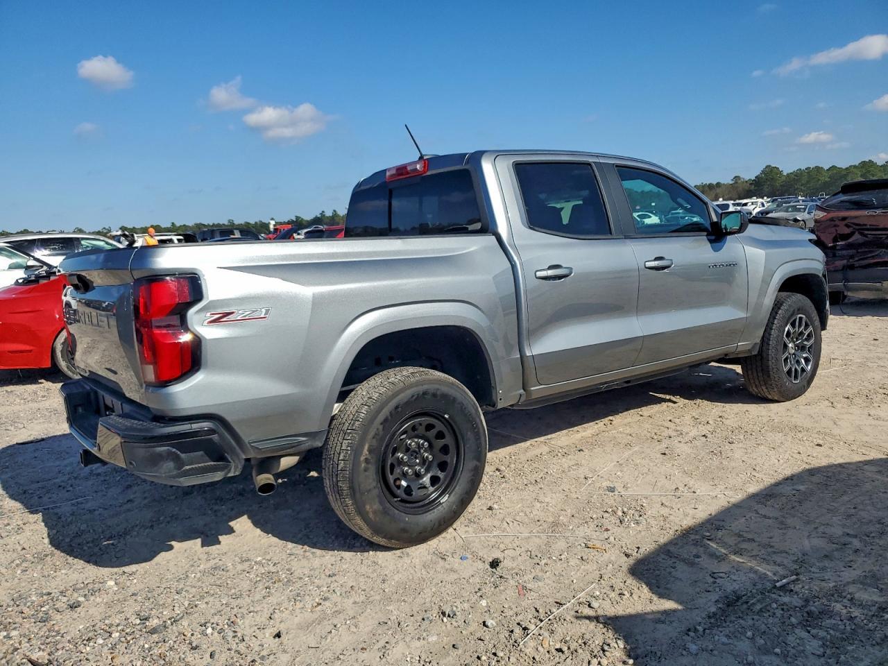 2024 Chevrolet Colorado Z71 - Image 3
