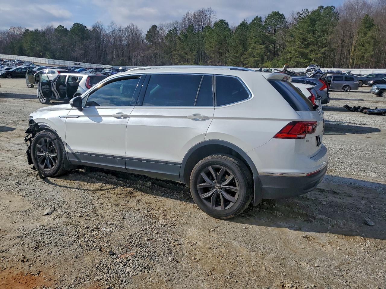 2023 Volkswagen Tiguan Se - Фото 2