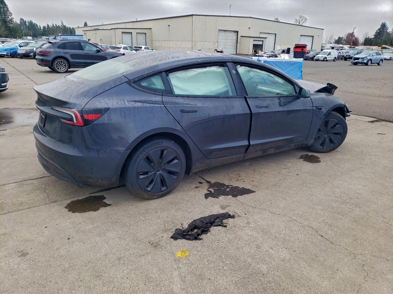 2026 Tesla Model 3 - Фото 3