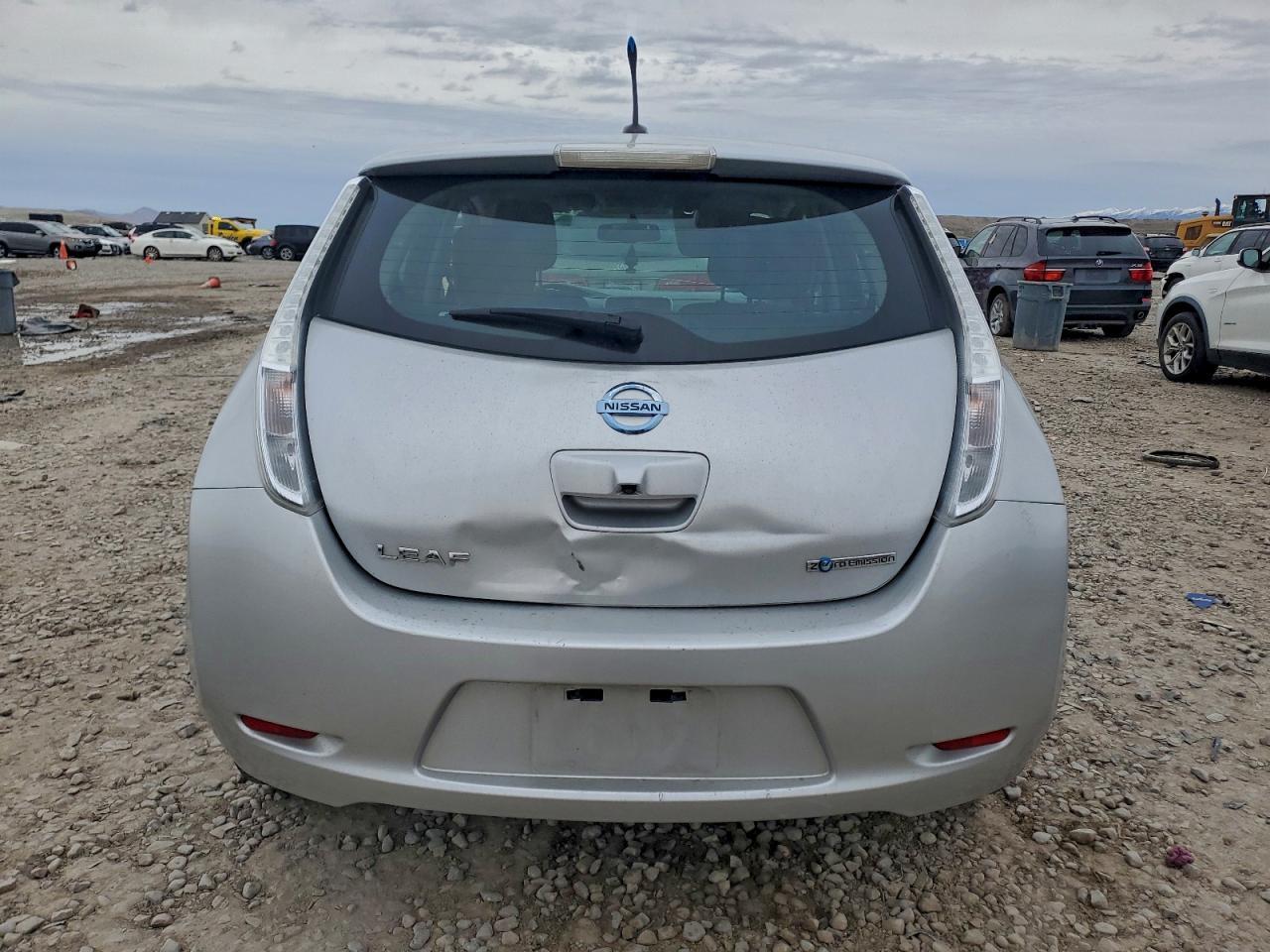 2014 Nissan Leaf S - Image 6