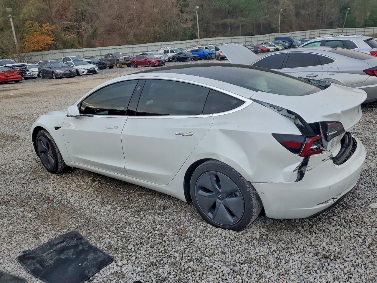 2020 Tesla Model 3 - Image 2