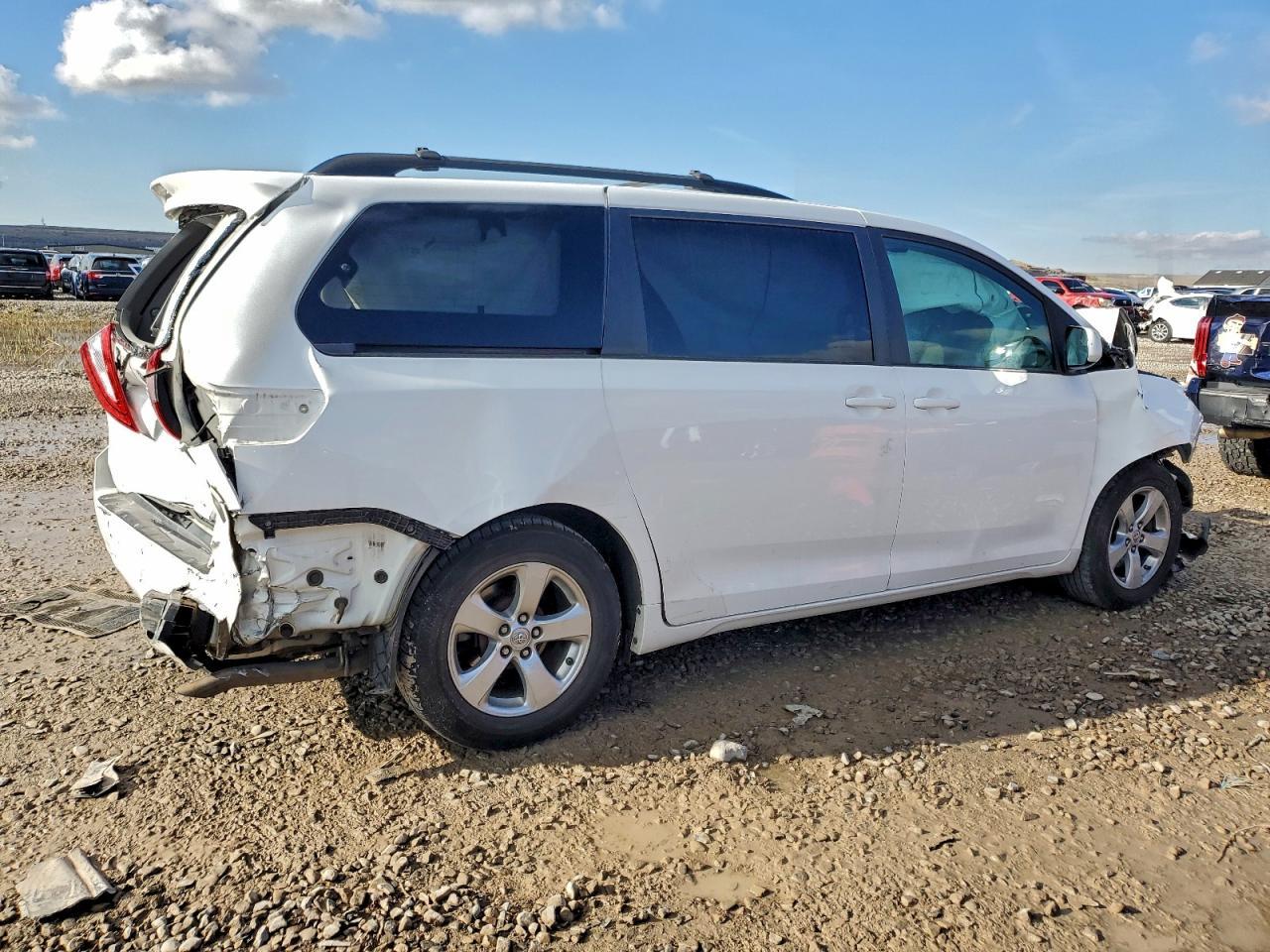 2015 Toyota Sienna Le - Фото 3