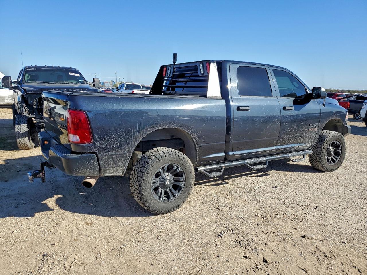 2016 Ram 2500 St - Image 3