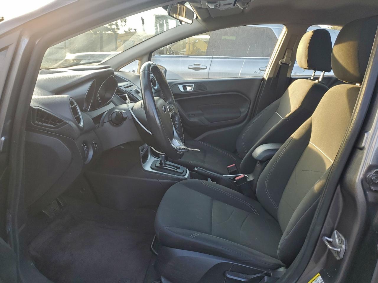 2014 Ford Fiesta Se - Фото 7