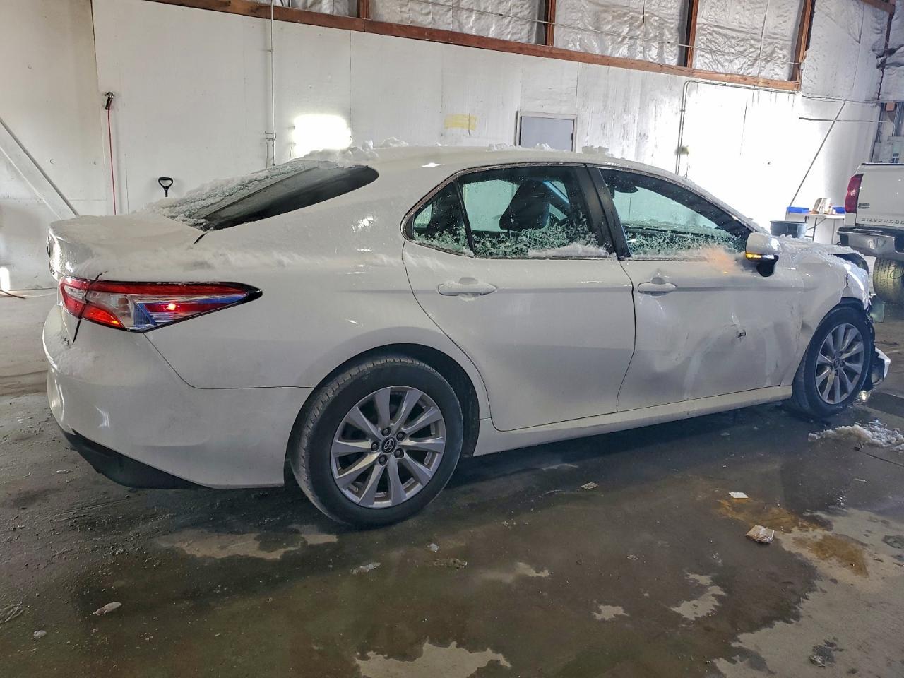 2018 Toyota Camry Le - Фото 3