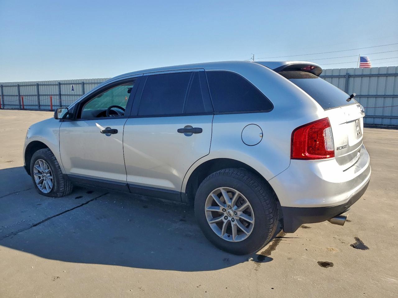 2014 Ford Edge Se - Image 2