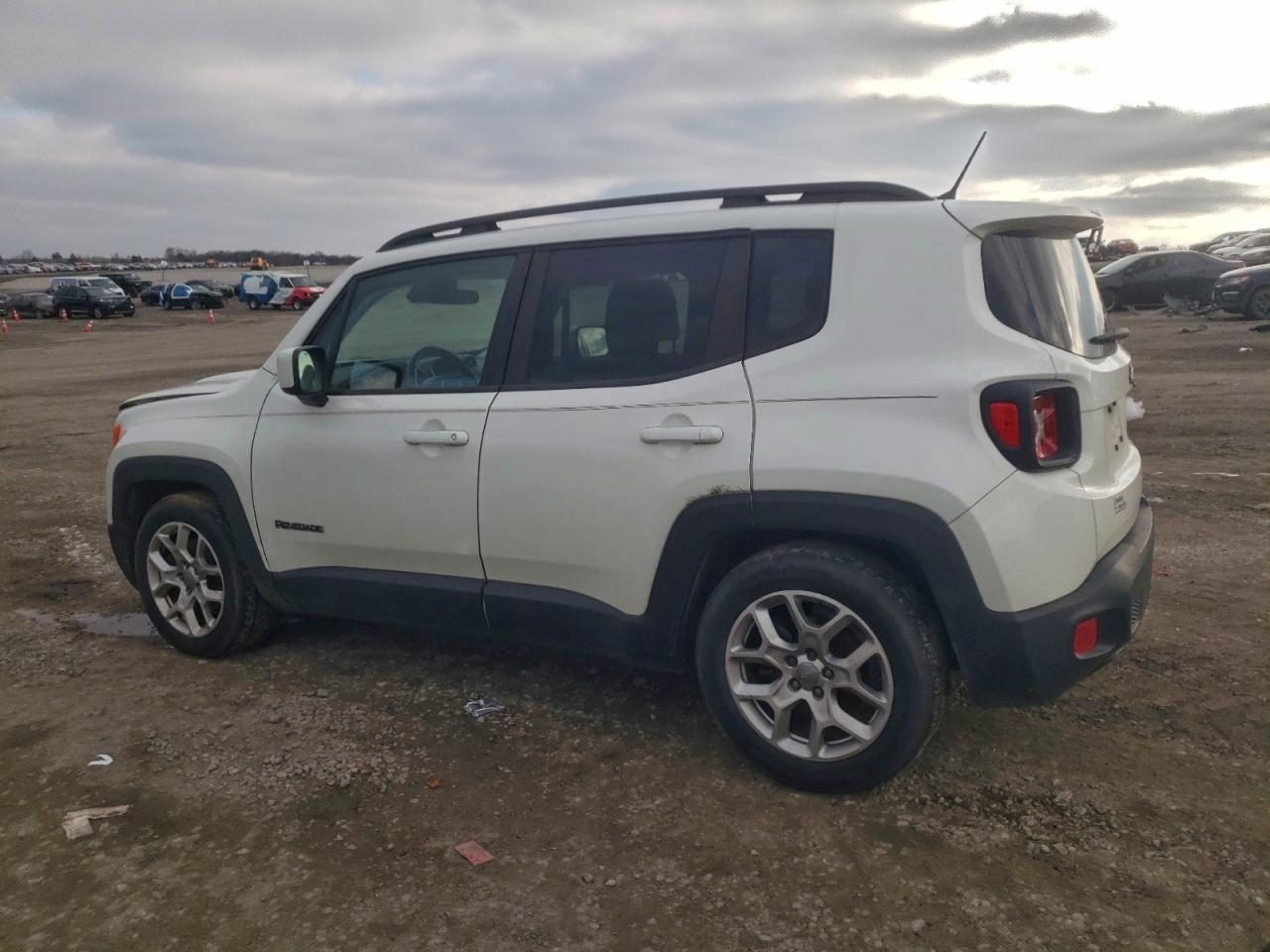 2017 Jeep Renegade Latitude - Image 2