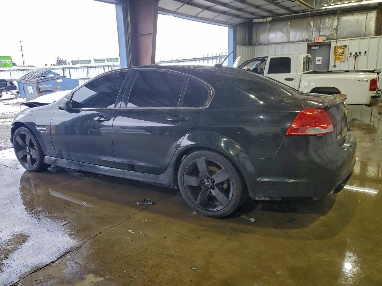 2009 Pontiac G8 - Image 2