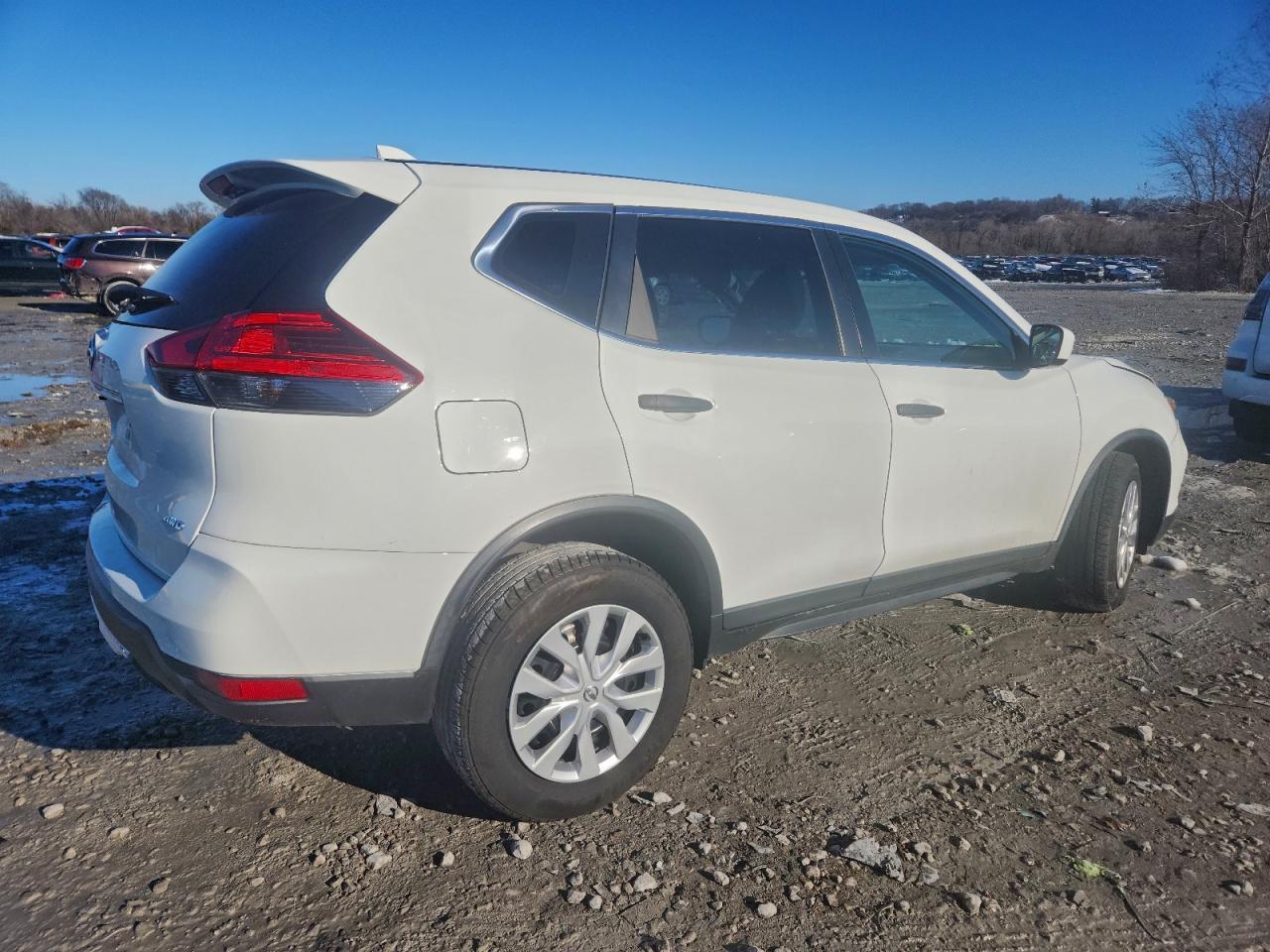 2017 Nissan Rogue S - Image 3