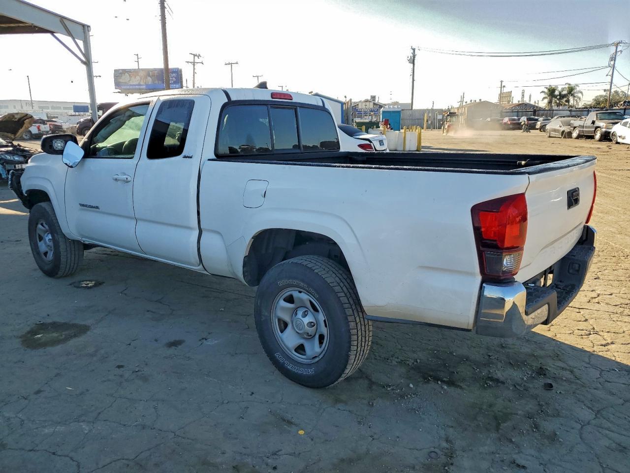 2018 Toyota Tacoma Access Cab - Фото 2