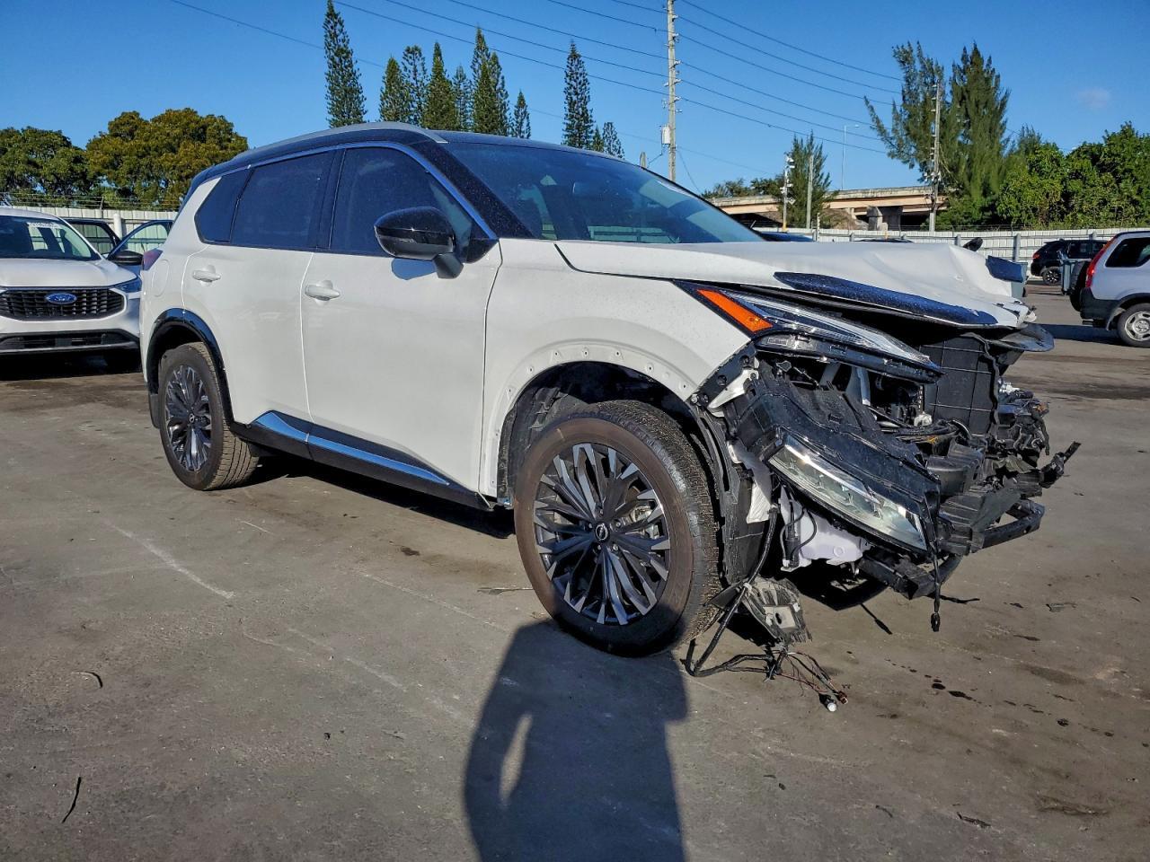2025 Nissan Rogue Platinum - Фото 4