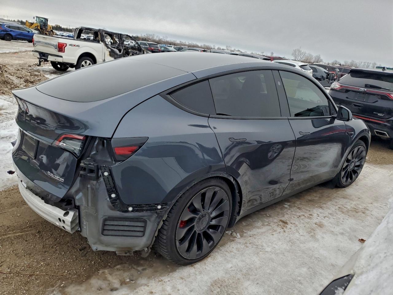 2023 Tesla Model Y - Фото 3