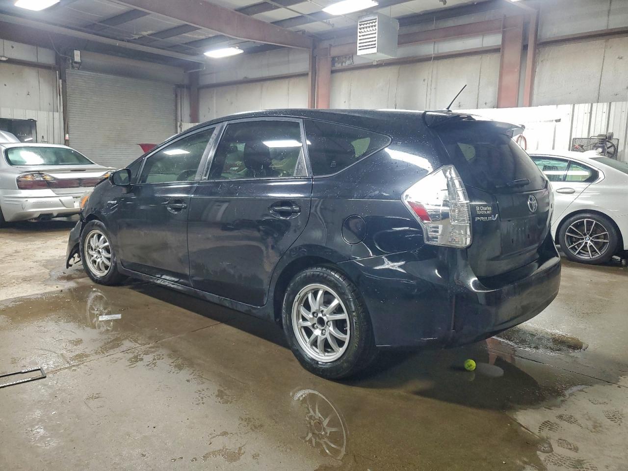 2014 Toyota Prius V Three - Фото 2