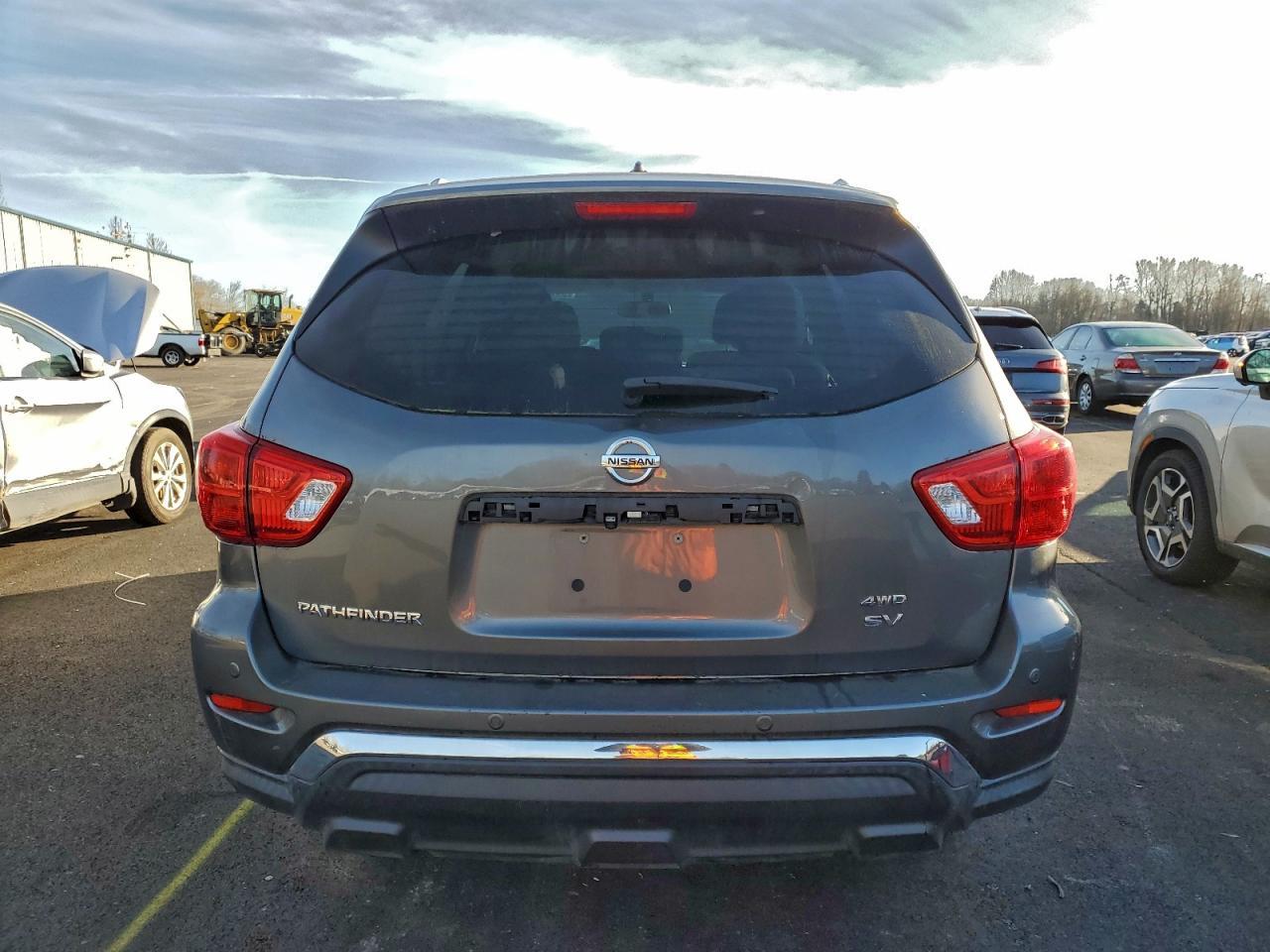 2017 Nissan Pathfinder S - Фото 6