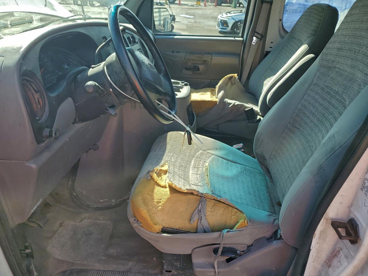 2002 Ford Econoline E250 Van - Image 7