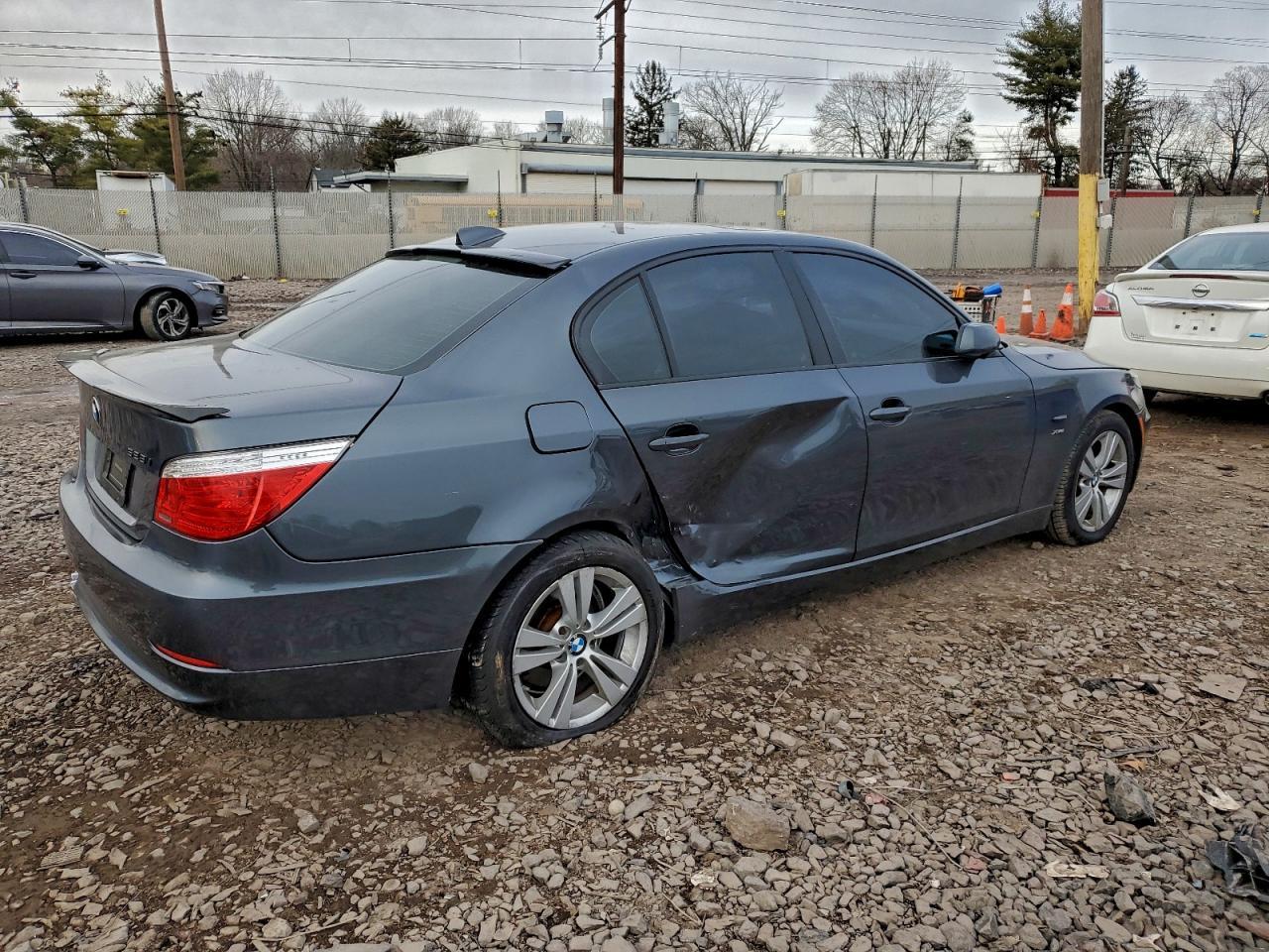 2010 BMW 528 Xi - Image 3