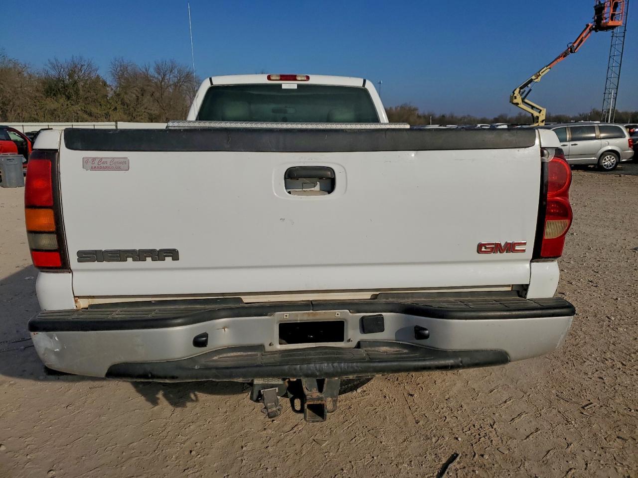2005 GMC Sierra C2500 Heavy Duty - Image 6
