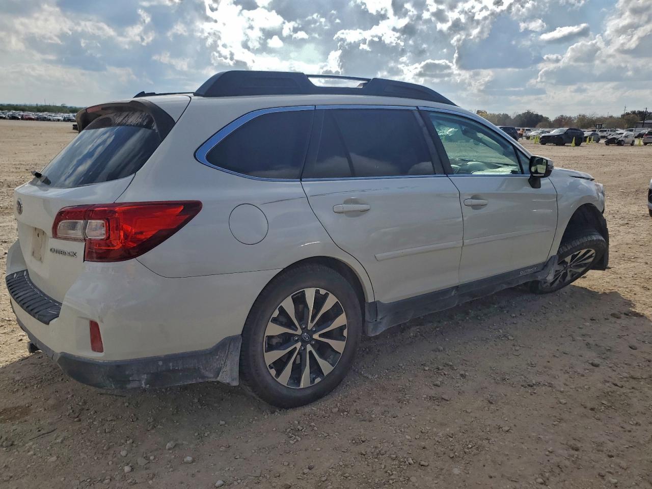2015 Subaru Outback 2.5I Limited - Image 3