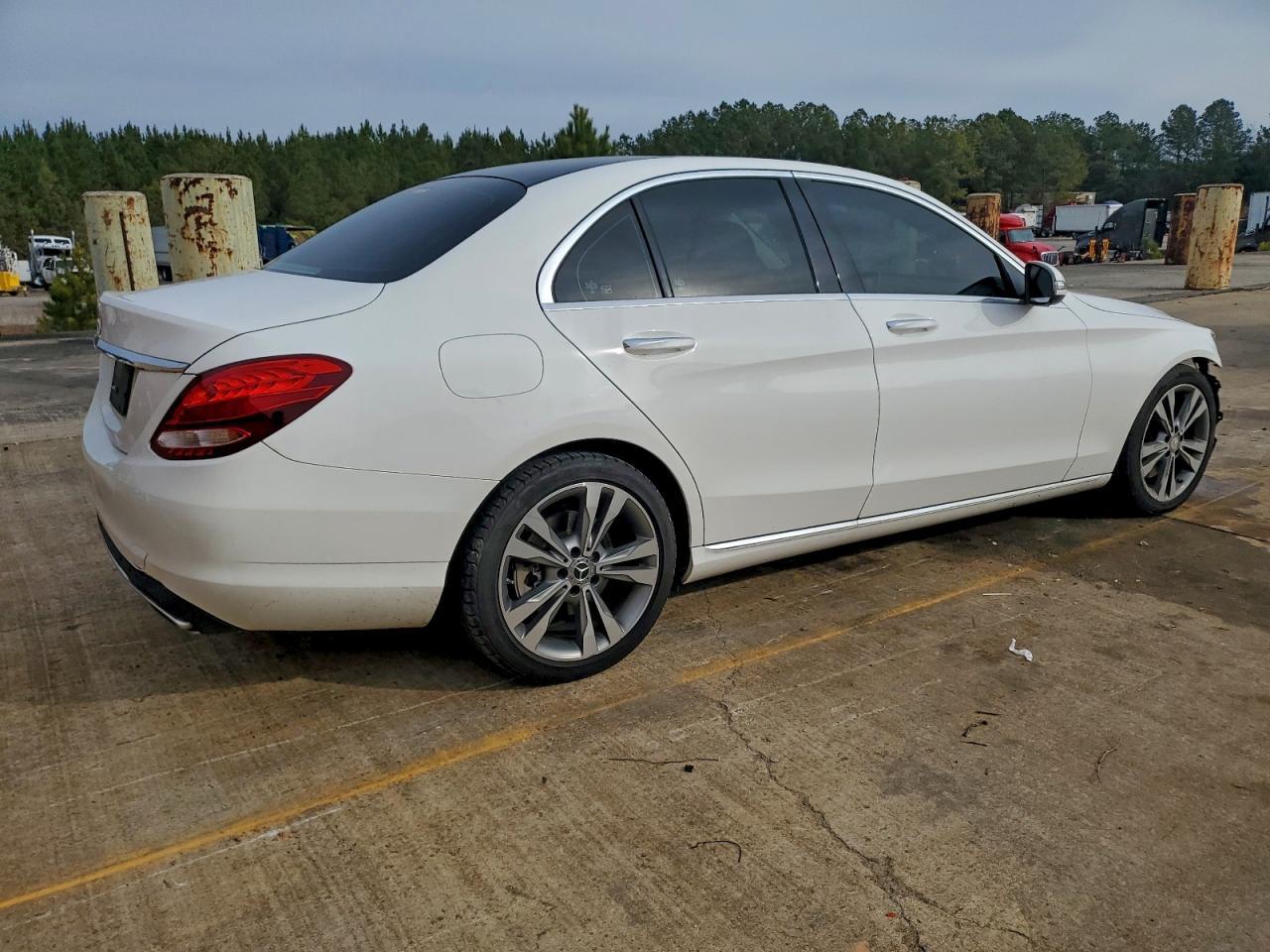2015 Mercedes-Benz C 300 - Фото 3
