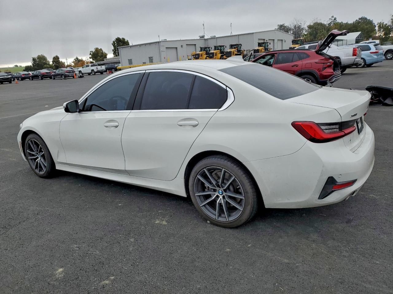 2019 BMW 330Xi - Фото 2