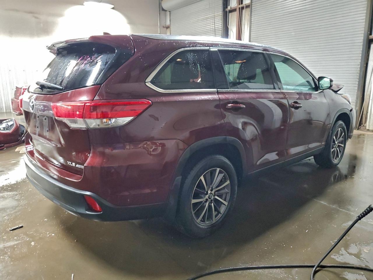 2019 Toyota Highlander Xle - Фото 3