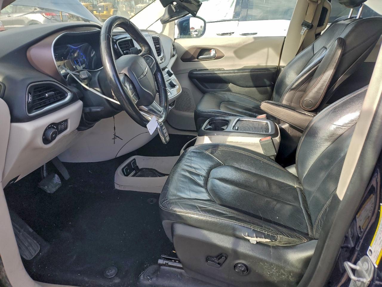 2017 Chrysler Pacifica Touring L Plus - Фото 7