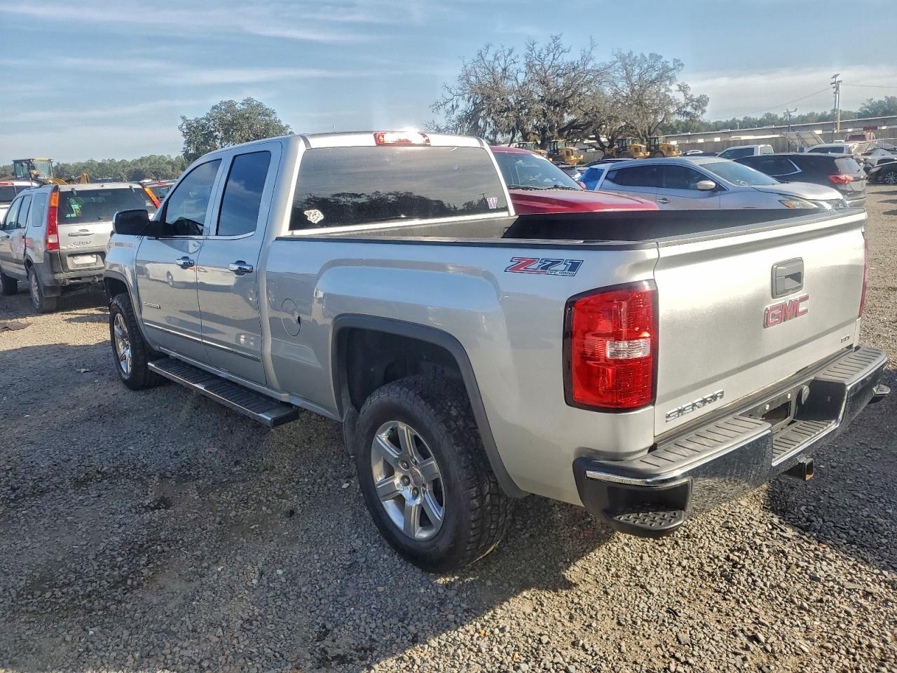2015 GMC Sierra K1500 Slt - Image 2