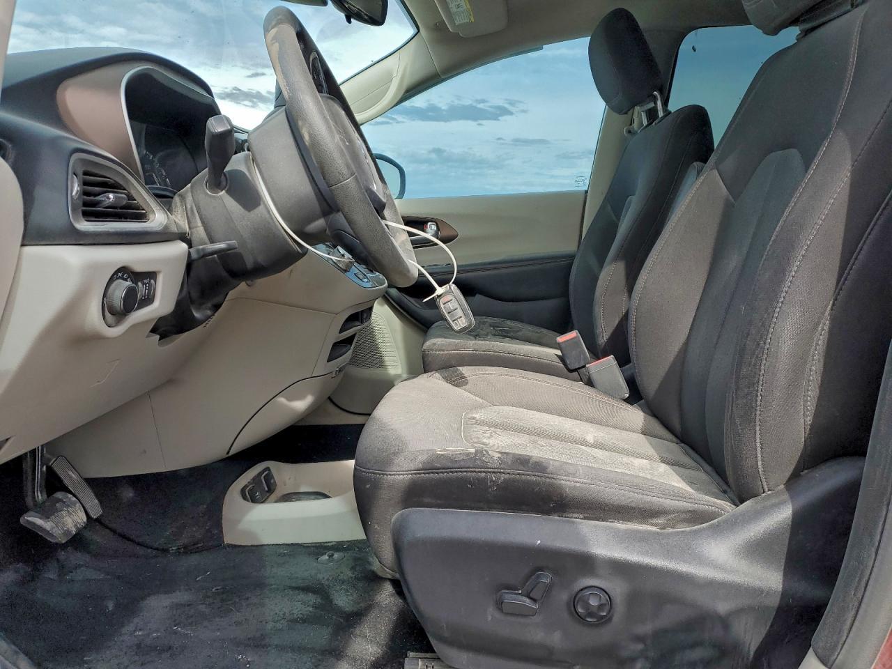 2017 Chrysler Pacifica Touring - Фото 7